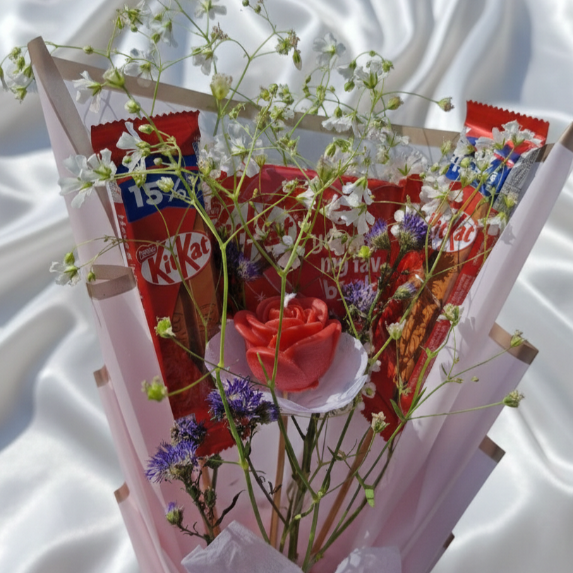 Kit-Kat + Rose candle Bouquet
